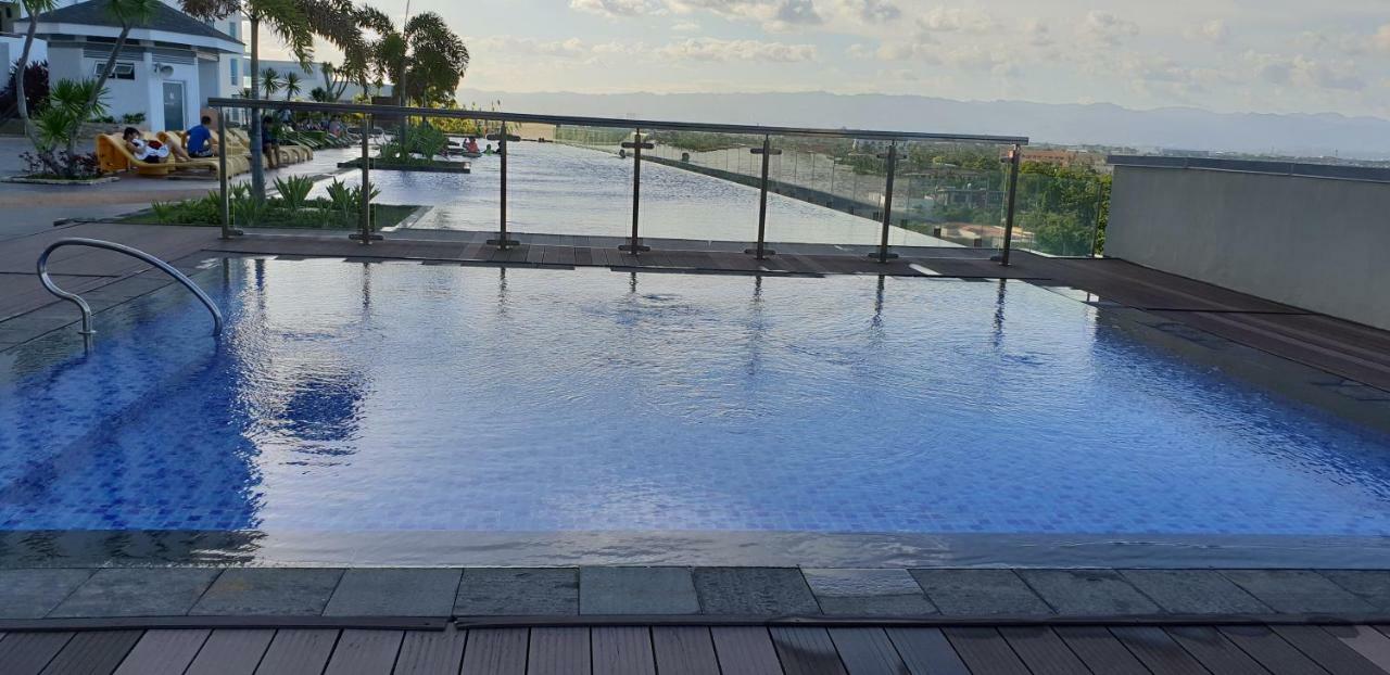Mactan Newtown Condo With Garden And Ocean View 8Newtown Blvd Lapu-Lapu City Buitenkant foto