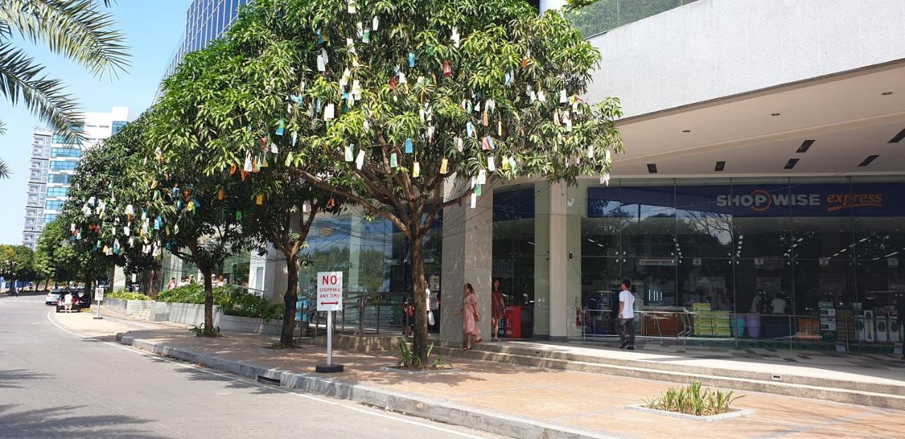 Mactan Newtown Condo With Garden And Ocean View 8Newtown Blvd Lapu-Lapu City Buitenkant foto