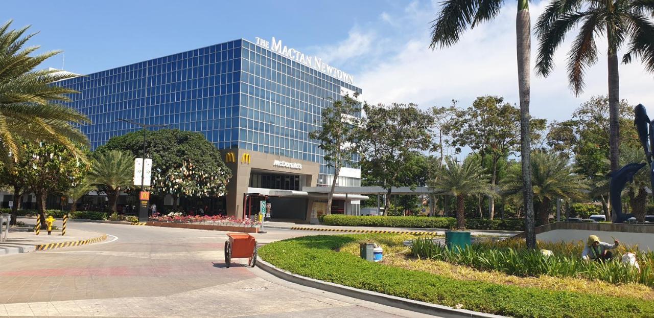 Mactan Newtown Condo With Garden And Ocean View 8Newtown Blvd Lapu-Lapu City Buitenkant foto